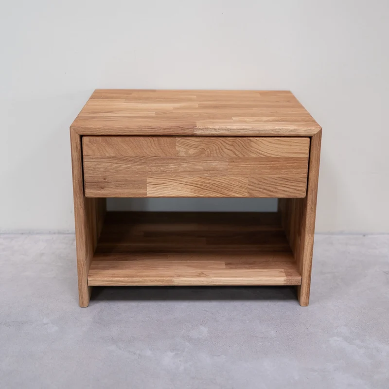 Comodino in legno massello di rovere Judith | NordicStory