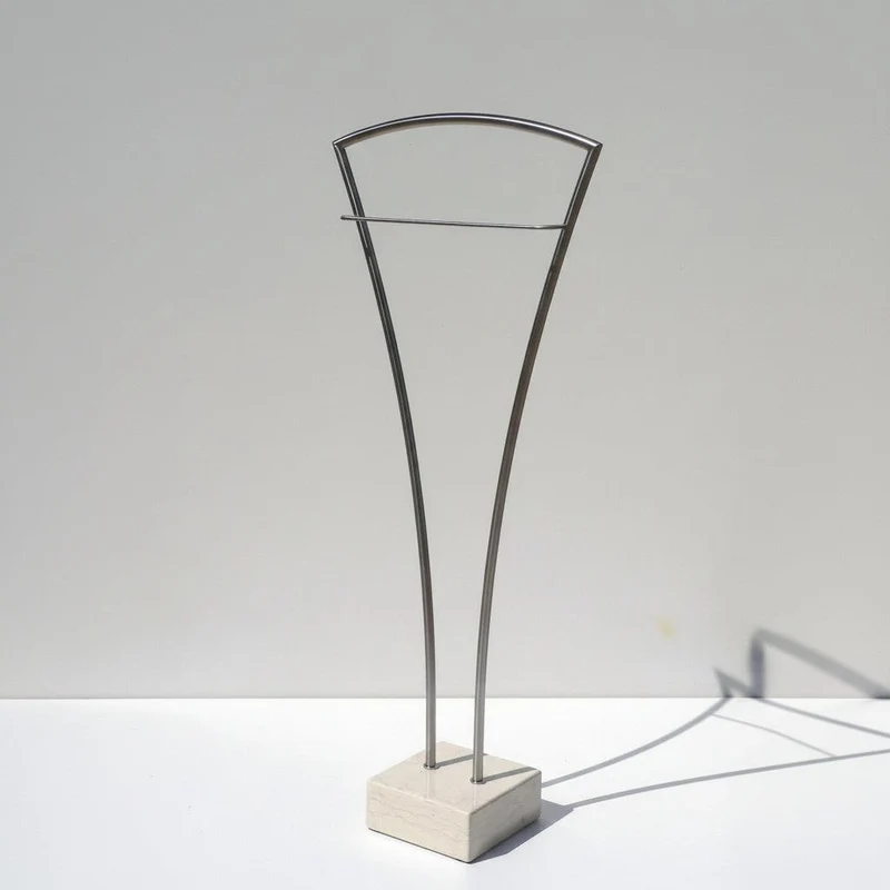 Servomuto design moderno in acciaio Vilmos