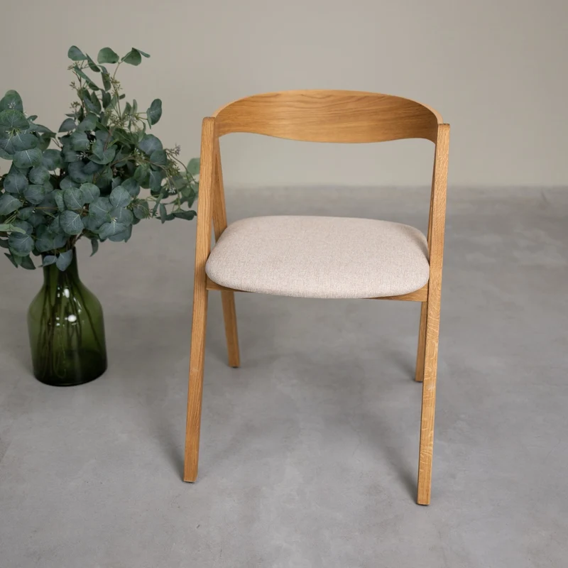 Set da 2 o 4 sedie da pranzo in rovere massiccio Oscar, imbottite | NordicStory