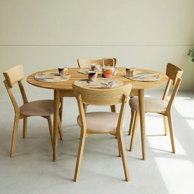 Set Escandi tavolo e 4 sedie in legno massiccio Diana