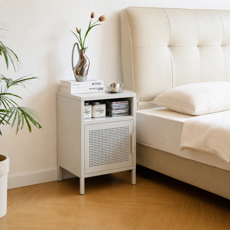BODEN - Table de chevet 1 porte en métal beige
