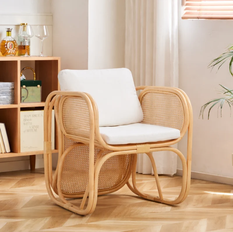 MOROTAI - Fauteuil en rotin naturel et tissu beige
