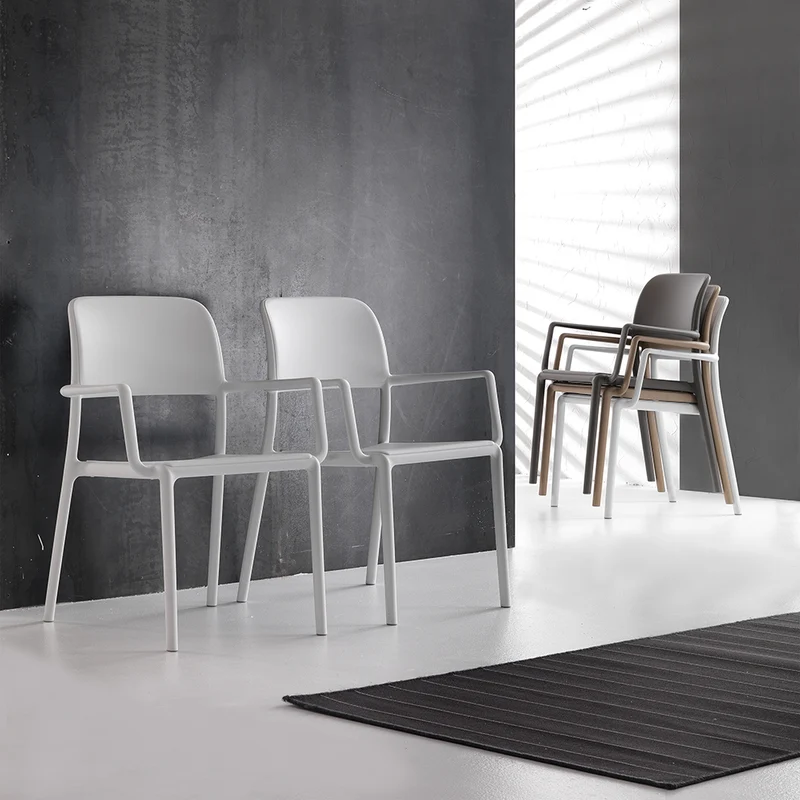 Set da 4 sedia moderna con braccioli in resina per soggiorno o ufficio - vari colori