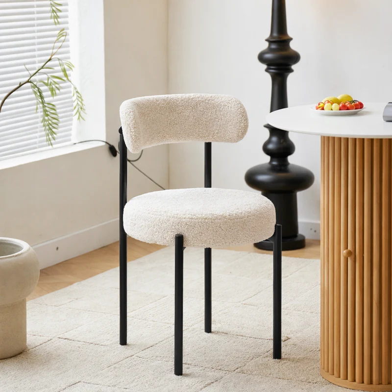 LARS - Lot de 2 chaises scandinaves en métal et bouclettes blanches