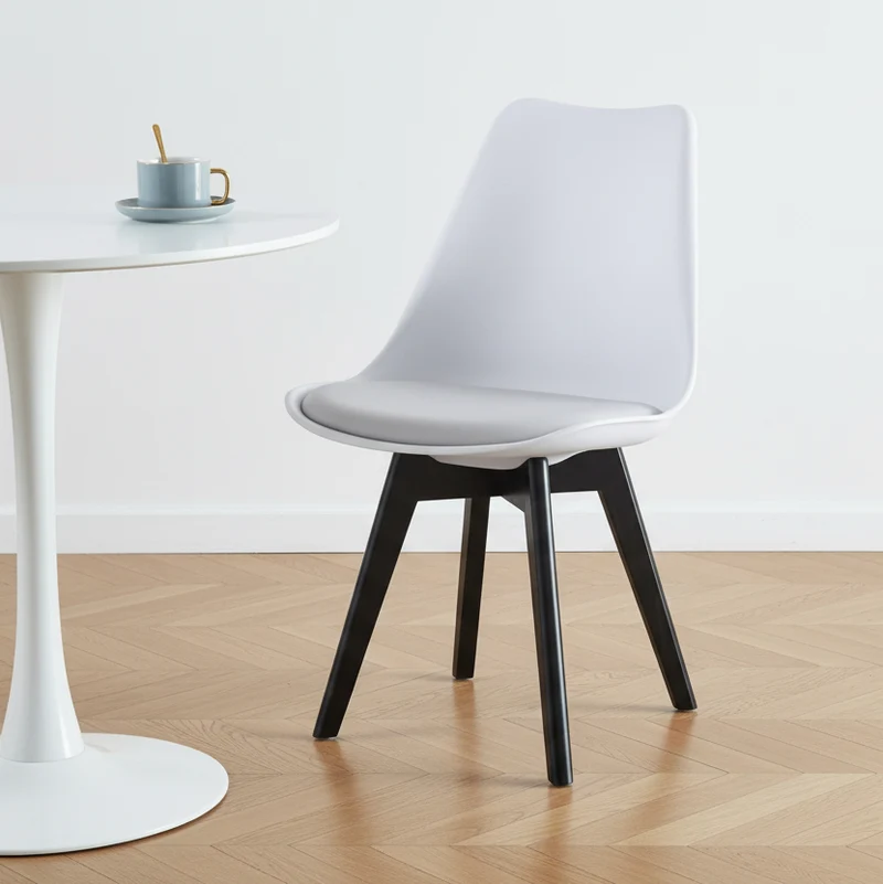 ESBJERG - Lot de 4 chaises scandinaves en bois et polypropylène blanc