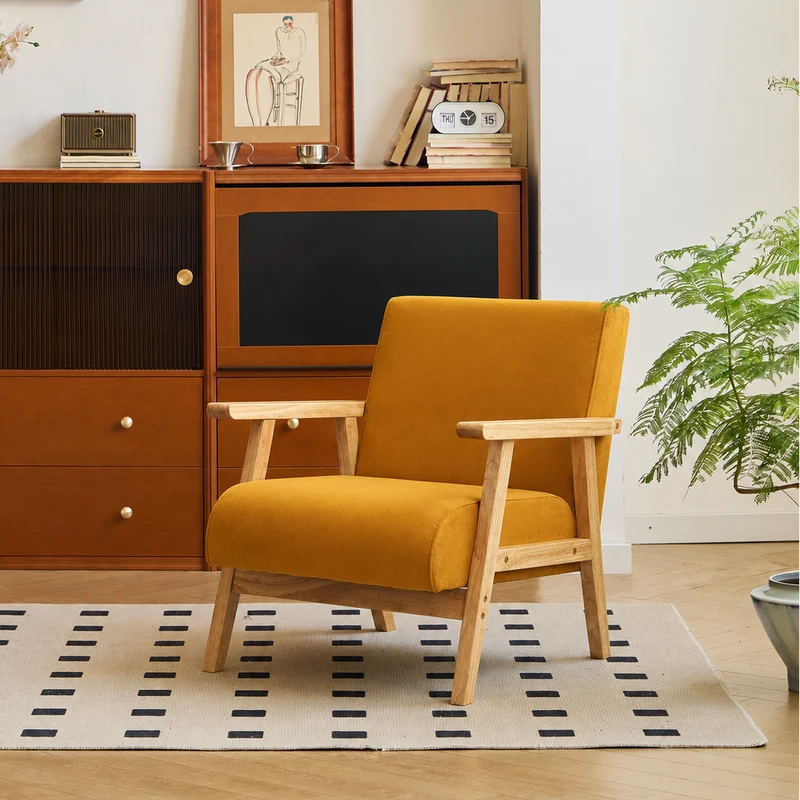 LOUIS - Fauteuil de salon en bois massif et velours jaune moutarde