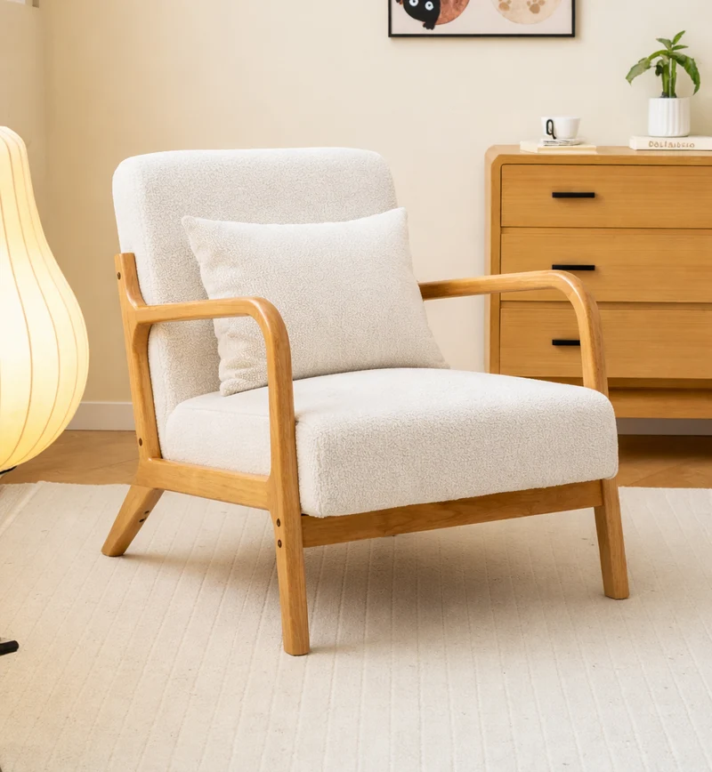 OHAMA - Fauteuil de salon en bois massif et bouclettes blanches