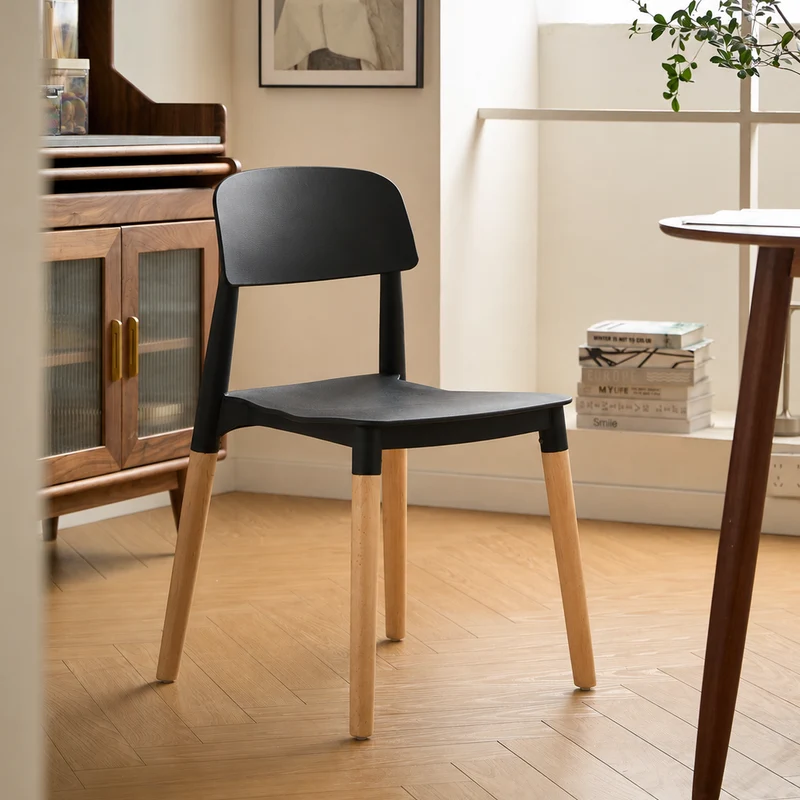 SORO - Lot de 4 chaises scandinaves en bois et polypropylène noir