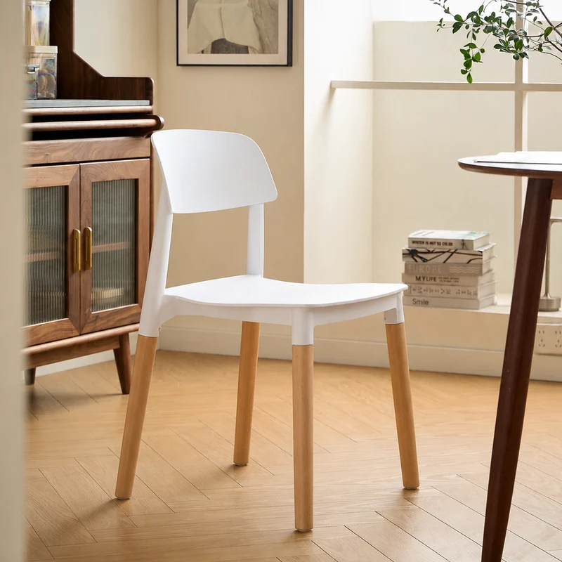SORO - Lot de 4 chaises scandinaves en bois et polypropylène blanc
