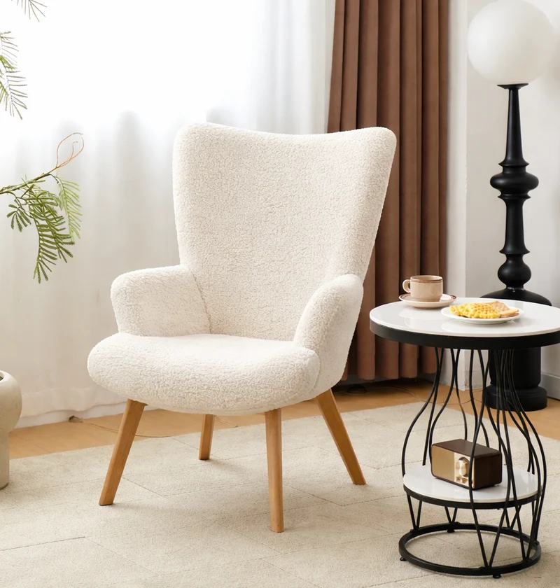 MALMO - Fauteuil de salon en bois massif et bouclettes blanches