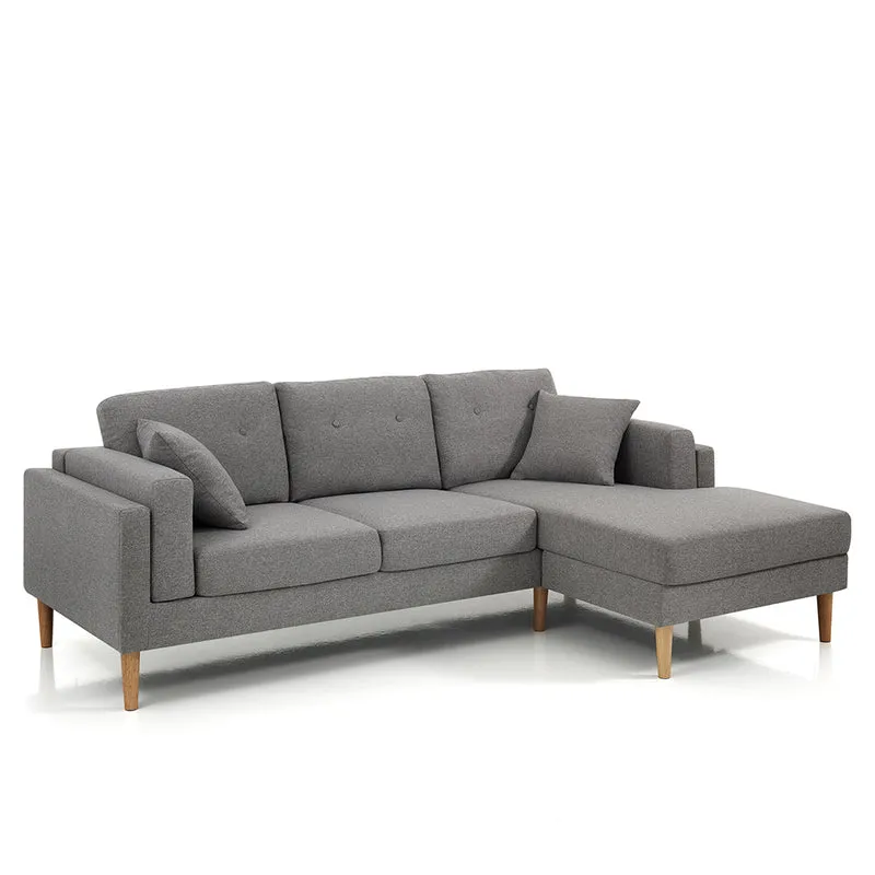 Divano con chaise longue moderno in tessuto grigio piedi in legno massello cm 230x148x85h